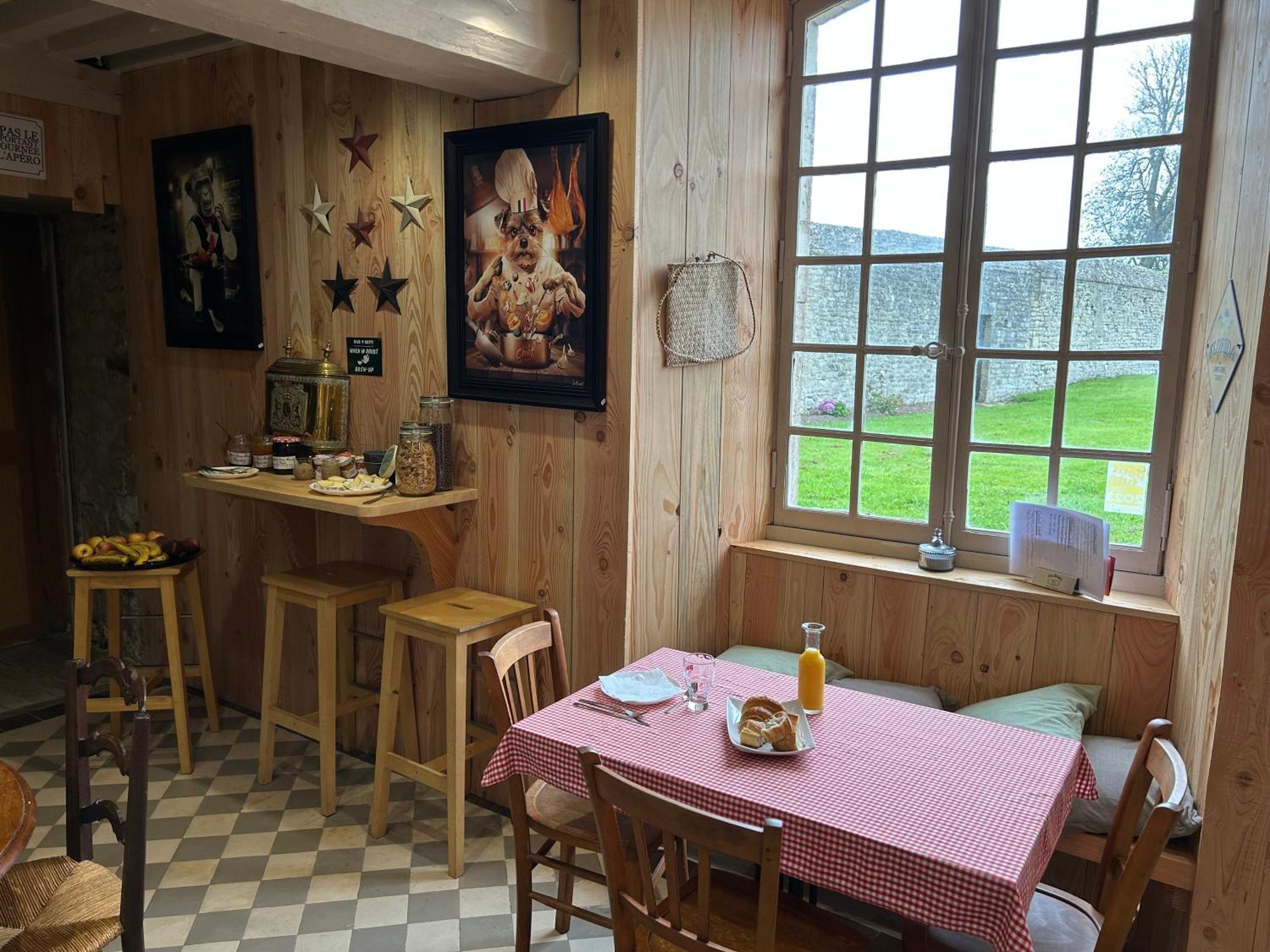 Chateau De Franquetot & D Day Collins Museum Sainte-Mère-Église 外观 照片